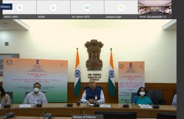 उद्घाटन कार्यक्रम के दौरान गणमान्य व्यक्ति