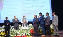 Shri Rajnath Singh, Hon'ble Defence Minister distributing awards for outstanding work in Defence Land Survey;?>