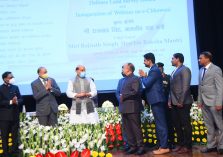 Shri Rajnath Singh, Hon'ble Defence Minister distributing awards for outstanding work in Defence Land Survey;?>