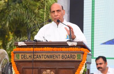 श्री राजनाथ सिंह, माननीय रक्षा मंत्री, श्री नागेश गार्डन, दिल्ली कैंट में योग उत्सव (19-05-2022) के अवसर पर उपस्थित जनसमूह को संबोधित करते हुए