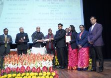 Shri Rajnath Singh, Hon'ble Defence Minister presenting the Defence Minister Excellence Award for the year 2021 to Pune Cantonment Board in the category “Improvement in Cantonment General Hospitals”;?>