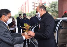 Dr Ajay Kumar, the then Defence Secretary being welcomed by Shri Ajay Kumar Sharma, the then Director General Defence Estates.;?>