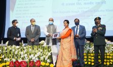 Shri Rajnath Singh, Hon'ble Defence Minister distributing awards to officers and employees of Defence Estates Organisation for outstanding work in Defence Land Survey;?>
