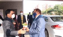 Shri Sanjeev Mittal, FA (DS) being welcomed by Shri Ajay Kumar Sharma, the then Director General Defence Estates.;?>