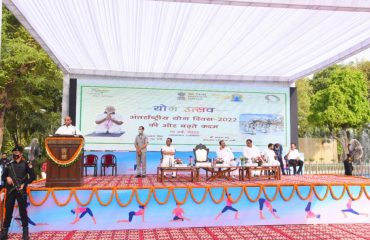 Shri Rajnath Singh, Hon'ble Raksha Mantri addressing the gathering during the celebration of Yoga Utsav (19-05-2022) at Shri Nagesh Garden, Delhi Cantt