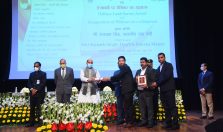 Shri Rajnath Singh, Hon'ble Defence Minister distributing awards to officers and employees of Defence Estates Organisation for outstanding work in Defence Land Survey;?>