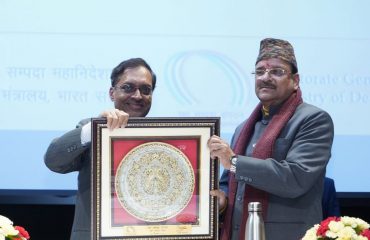 Defence Estates Day 2021: Shri Ajay Kumar Sharma, then Director General Defence Estates presenting a memento to Shri Ajay Bhatt, Hon'ble Minister of State for Defence