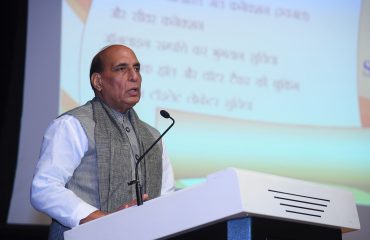 श्री राजनाथ सिंह, माननीय रक्षा मंत्री संबोधित करते हुए
