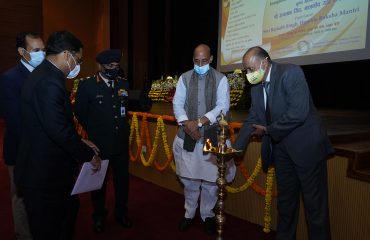 तत्कालीन रक्षा सचिव डॉ. अजय कुमार दीप प्रज्वलित करते हुए