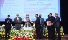 Shri Rajnath Singh, Hon'ble Defence Minister distributing awards to officers and employees of Defence Estates Organisation for outstanding work in Defence Land Survey;?>