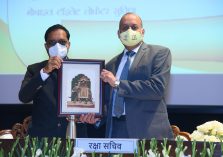 Shri Ajay Kumar Sharma, the then Director General Defence Estates presenting a memento to Dr Ajay Kumar, Defence Secretary;?>