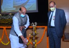 Shri Rajnath Singh, Hon'ble Defence Minister formally inaugurating the ceremony by lighting the lamp.;?>