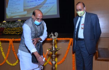 माननीय रक्षा मंत्री श्री राजनाथ सिंह दीप प्रज्वलित कर समारोह का औपचारिक उद्घाटन करेंगे।