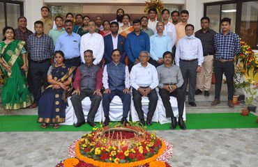 Group photo of officers and staff of Defence Estates Office, Kolkata with Shri Ajay Kumar Sharma, the then DGDE