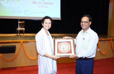 Presentation of Memento to Dr Indu Sharma by DGDE