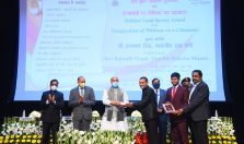 Shri Rajnath Singh, Hon'ble Defence Minister distributing awards to officers and employees of Defence Estates Organisation for outstanding work in Defence Land Survey;?>