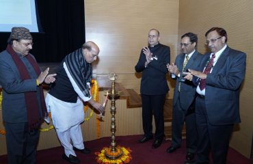 Shri Rajnath Singh, Hon'ble Raksha Mantri lighting the lamp to formally commence the Defence Estate Day Celebrations 2021