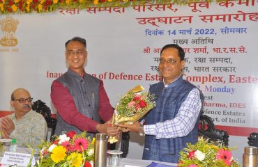 Presentation of bouquet to Shri Ajay Kumar Sharma, the then DG DE by Shri S.N. Gupta, PDDE, EC