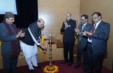 माननीय रक्षा मंत्री श्री राजनाथ सिंह ने दीप प्रज्वलित कर रक्षा संपदा दिवस समारोह 2021 का औपचारिक शुभारंभ किया