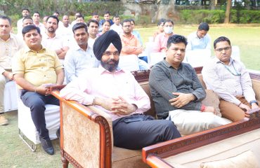 सतर्कता जागरूकता सप्ताह, 2022 के पुरस्कार वितरण के दौरान अधिकारी और कर्मचारी
