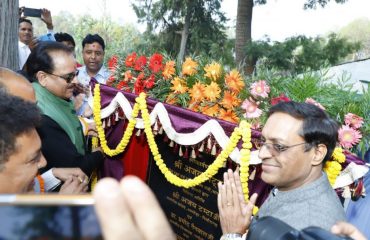 Shri Ajay Bhatt, Hon'ble Raksha Rajya Mantri unveiling the Plaque Stone of Defence Estates Sub-Office Ranikhet on 24-06-2022