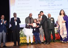 Shri Rajnath Singh, Hon'ble Defence Minister presenting the Defence Minister Excellence Award for the year 2022 to Allahabad Cantonment Board in the category 'Management of Centres for Disabled Children';?>