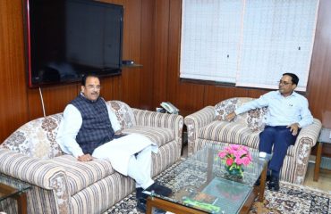 Shri Ajay Bhatt, Hon'ble Raksha Rajya Mantri interacting with Shri Ajay Kumar Sharma, the then DGDE