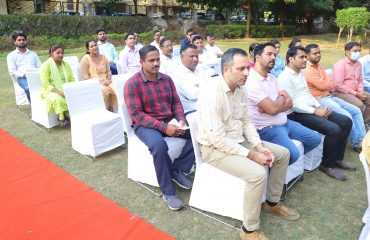 सतर्कता जागरूकता सप्ताह, 2022 के पुरस्कार वितरण के दौरान अधिकारी और कर्मचारी
