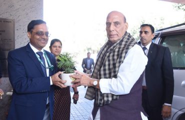 Shri Rajnath Singh, Hon'ble Raksha Mantri being welcomed by Shri Ajay Kumar Sharma, the then Director General Defence Estates.