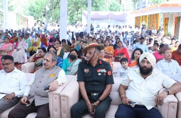 रक्षा संपदा कार्यालय देहरादून के उद्घाटन के दौरान एकत्रित लोग