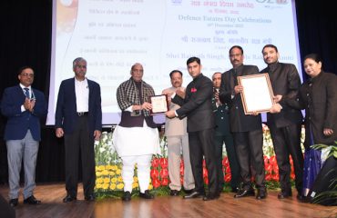 Shri Rajnath Singh, Hon'ble Defence Minister presenting Allahabad CB Defence Minister Excellence Awards for the year 2022 in the category 