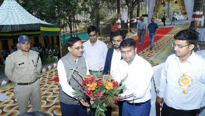 Shri Ajay Kumar Sharma, the then Director General Defence Estates being welcomed for the inauguration ceremony of Defence Estates Sub-Office Ranikhet on 24-06-2022