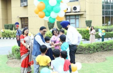 Shri Ajay Kumar Sharma, the then DGDE releasing balloons in tricolour on the occasion of 75th Independence Day