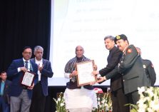 Shri Rajnath Singh, Hon'ble Defence Minister presenting the Defence Minister Excellence Award for the year 2022 to Delhi Cantonment Board in the category “Clean Cantonment - Healthy Cantonment” Group A;?>