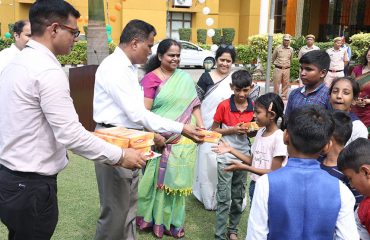 Shri G S Rajeswaran, Directorate General Defence Estates distributing sweets among the children on the occasion of 77th Independence Day