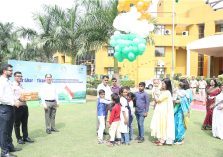 Shri G S Rajeswaran, DGDE releasing balloons in tricolour on the occasion of 77th Independence Day;?>