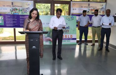 Mission LiFE pledge being administered by Smt Vibha Sharma, Addl DG on World Environment Day 2023