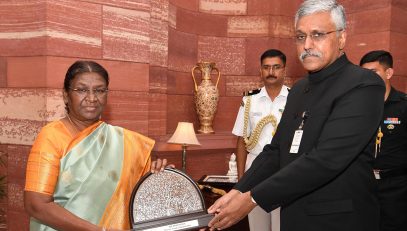 The Hon'ble President of India, Smt Droupadi Murmu being welcomed by Shri Giridhar Aramane, Defence Secretary on July 24, 2023