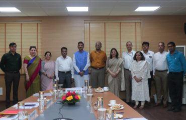 Group Photograph with Shri Sanjay Seth, Hon'ble RRM