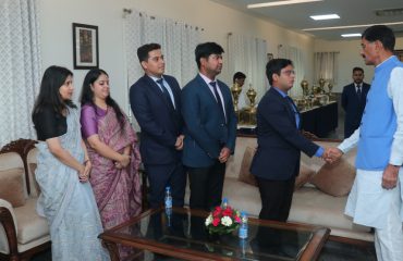 Shri Sanjay Seth, Hon'ble Raksha Rajya Mantri interacting with the Trainee Officers