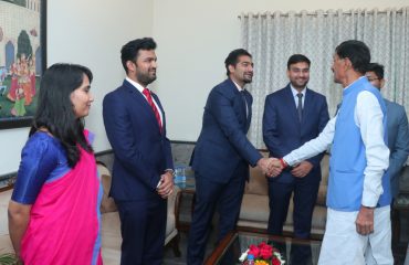 Shri Sanjay Seth, Hon'ble Raksha Rajya Mantri interacting with the Trainee Officers