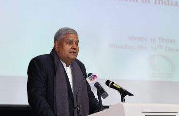 माननीय उपराष्ट्रपति, श्री जगदीप धनखड़ 16-12-2024 को 7वां रक्षा संपदा दिवस व्याख्यान देते हुए