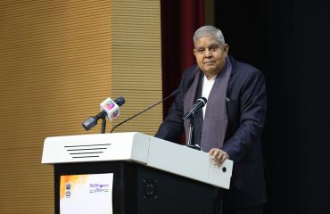 माननीय उपराष्ट्रपति, श्री जगदीप धनखड़ 16-12-2024 को 7वां रक्षा संपदा दिवस व्याख्यान देते हुए