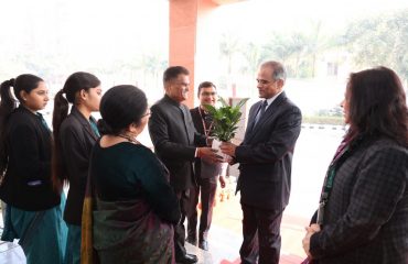 Dr. Niten Chandra, Secretary(EWS) being welcomed by SHri G S Rajeswaran, DGDE