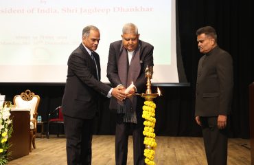 माननीय उपराष्ट्रपति श्री जगदीप धनखड़ ने दीप प्रज्ज्वलित किया