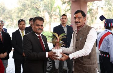 Hon'ble RRM, Shri Sanjay Seth being welcomed by SHri G S Rajeswaran, DGDE