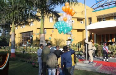 Shri G S Rajeswaran, DGDE releasing balloons in tricolour on the occasion of 76th Republic Day