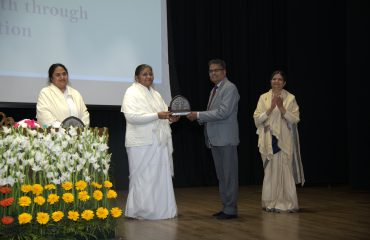 Representatives of Brahma Kumaris receiving memento from Shri G S Rajeswaran, the then DGDE