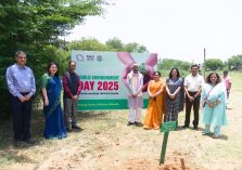 रक्षा सम्पदा भवन दिल्ली कैंट में विश्व पर्यावरण दिवस 2025 का उत्सव;?>