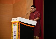 हिंदी दिवस 2025 के उद्घाटन समारोह की झलकियाँ;?>